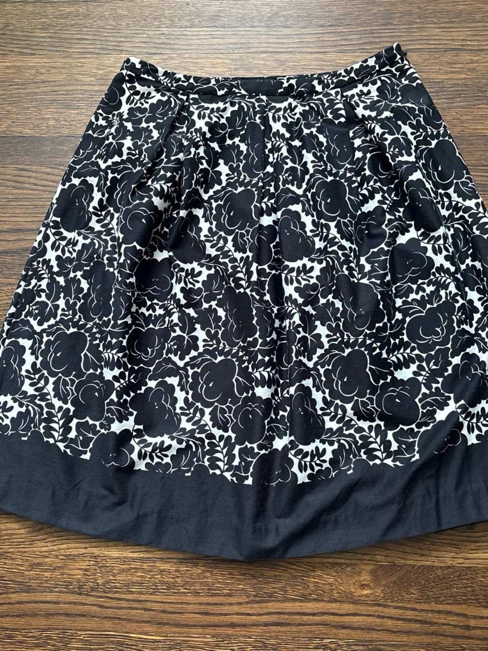Peck & Peck Black and White Floral A-Line Skirt with Solid Hem